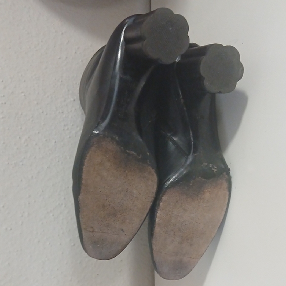 Salvatore Ferragamo Black Ankle‎ Booties with Gold Zipper - Picture 8 of 14